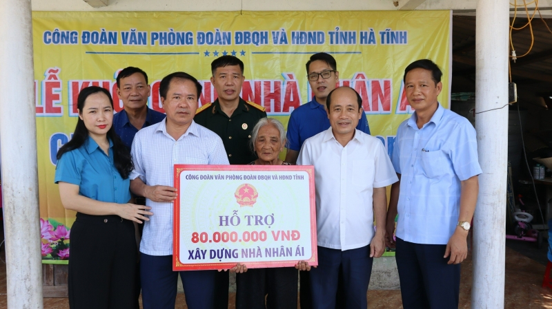 Công đoàn Văn phòng Đoàn ĐBQH và HĐND tỉnh hỗ trợ xây dựng nhà nhân ái